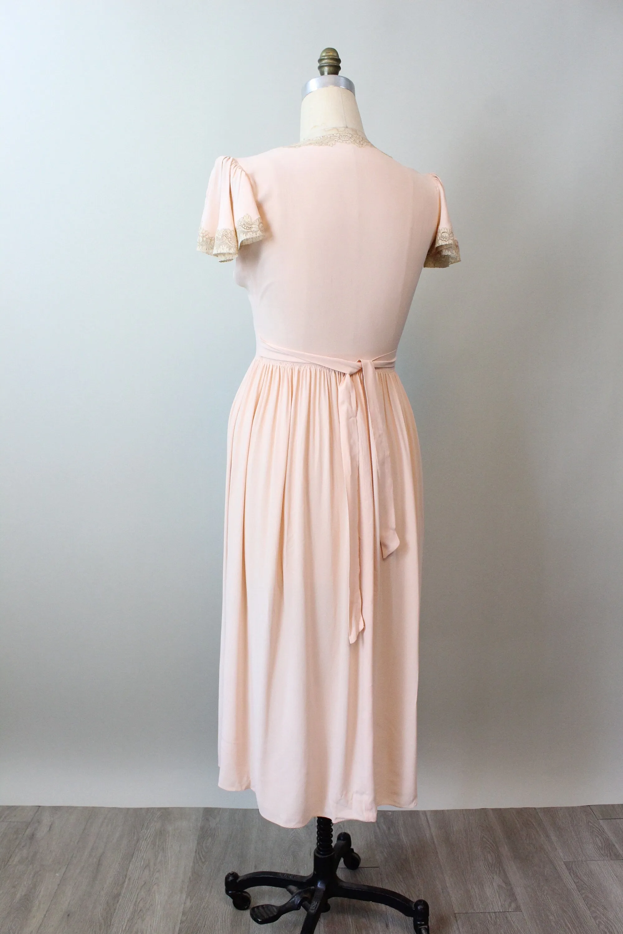 1940s PEACH rayon lace FLUTTER SLEEVE robe nightgown small | new spring