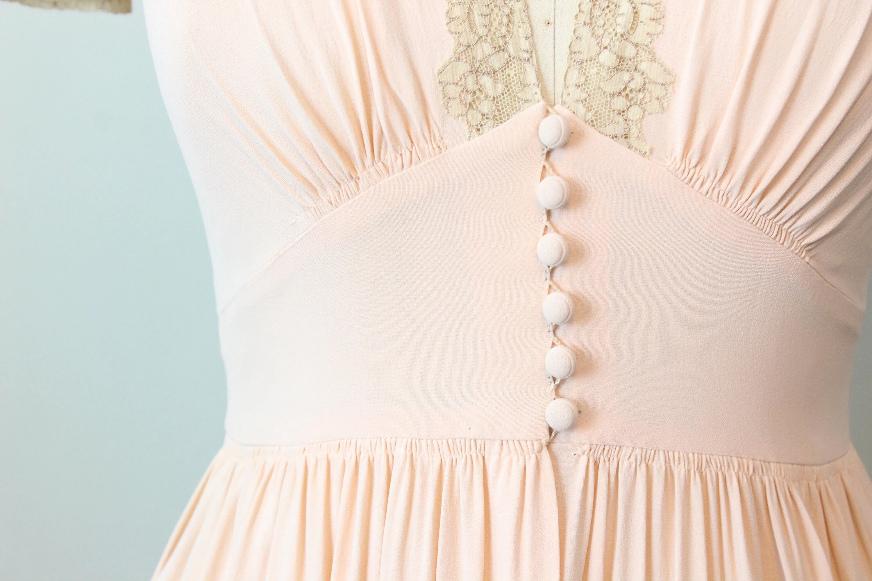 1940s PEACH rayon lace FLUTTER SLEEVE robe nightgown small | new spring