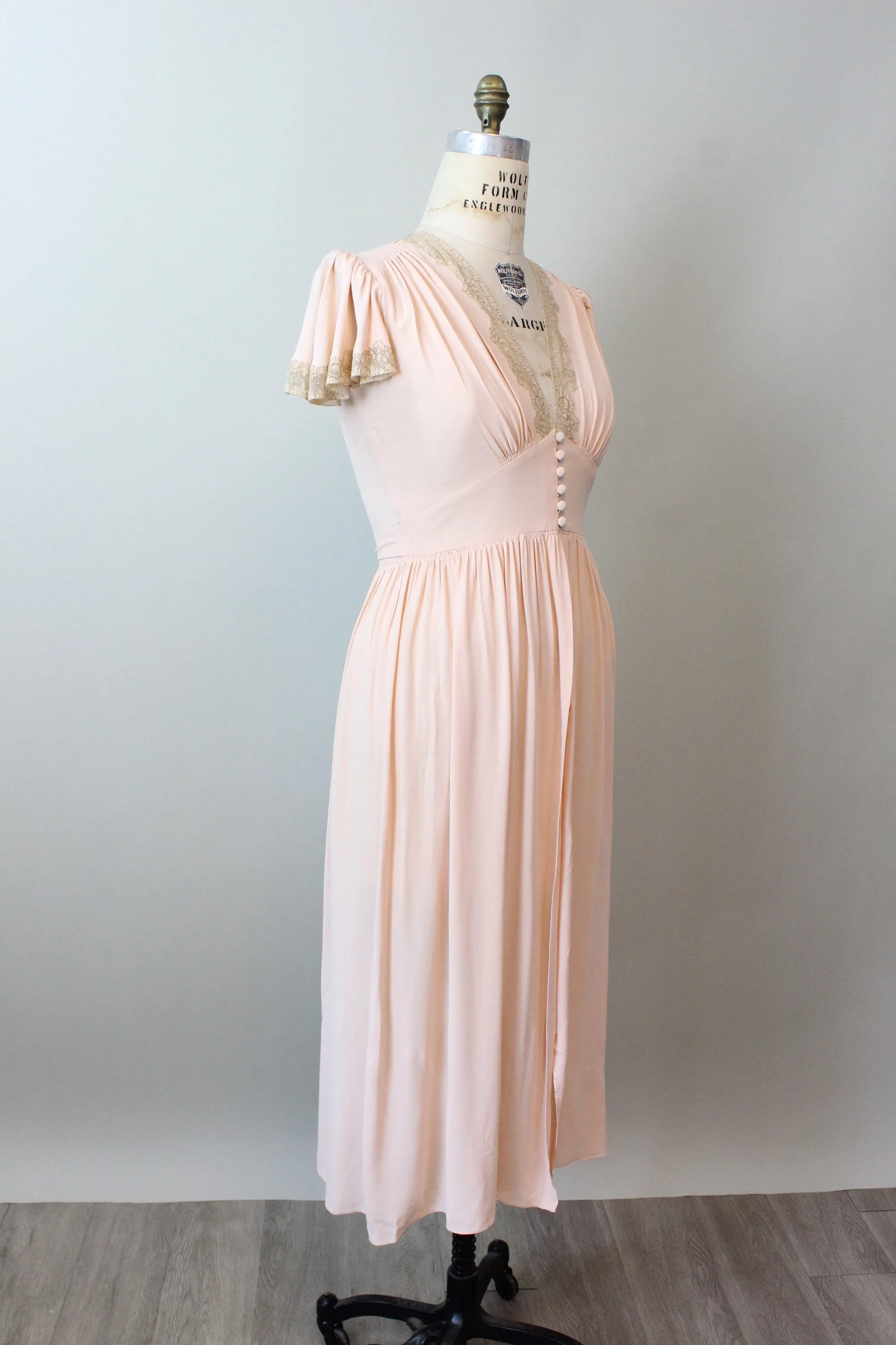 1940s PEACH rayon lace FLUTTER SLEEVE robe nightgown small | new spring
