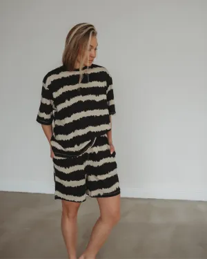 Elsie Black Wavy Stripe Print Oversized T-Shirt