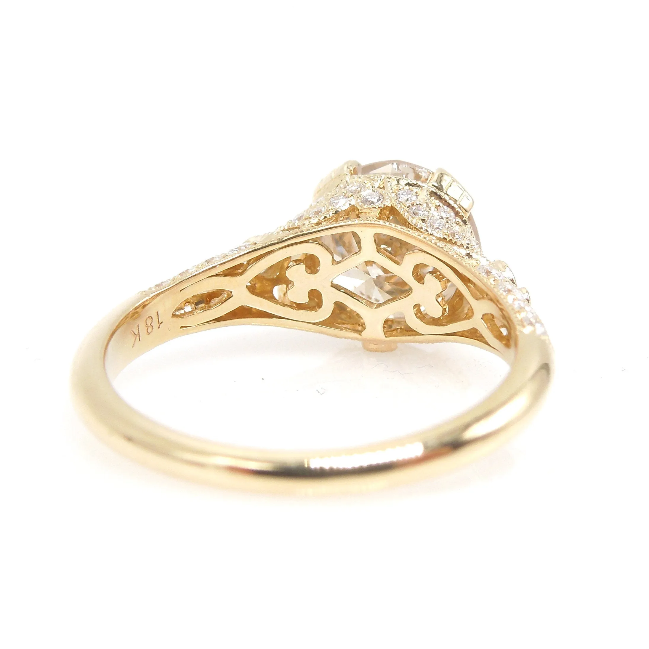 Fascinating 2.21ct Round Diamond in 18K Yellow Gold Art Deco Style Pavé Mounting