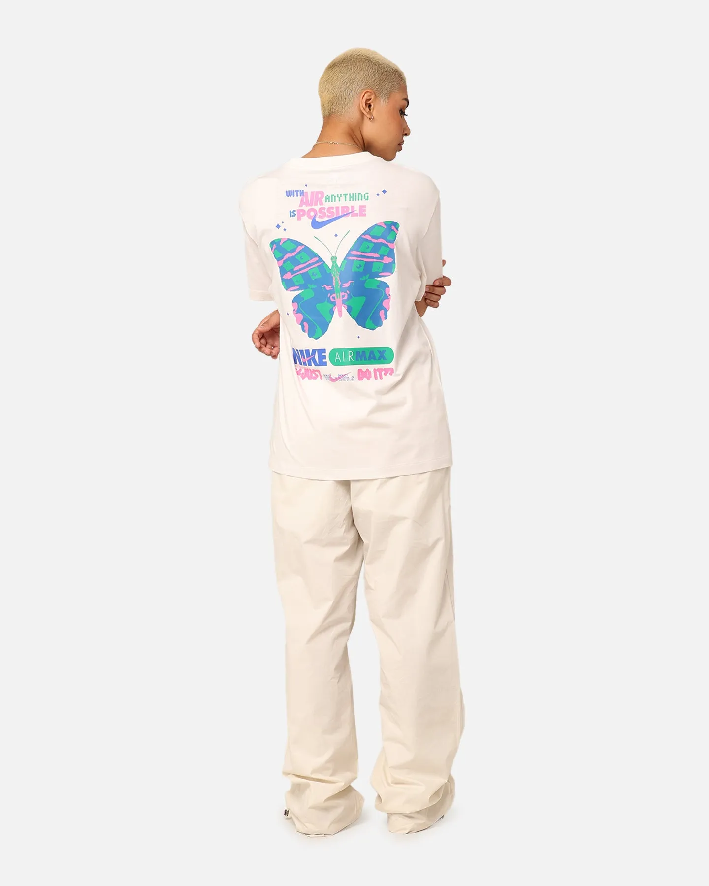 Nike Women's Sportswear Graphic Boyfriend T-Shirt Phantom