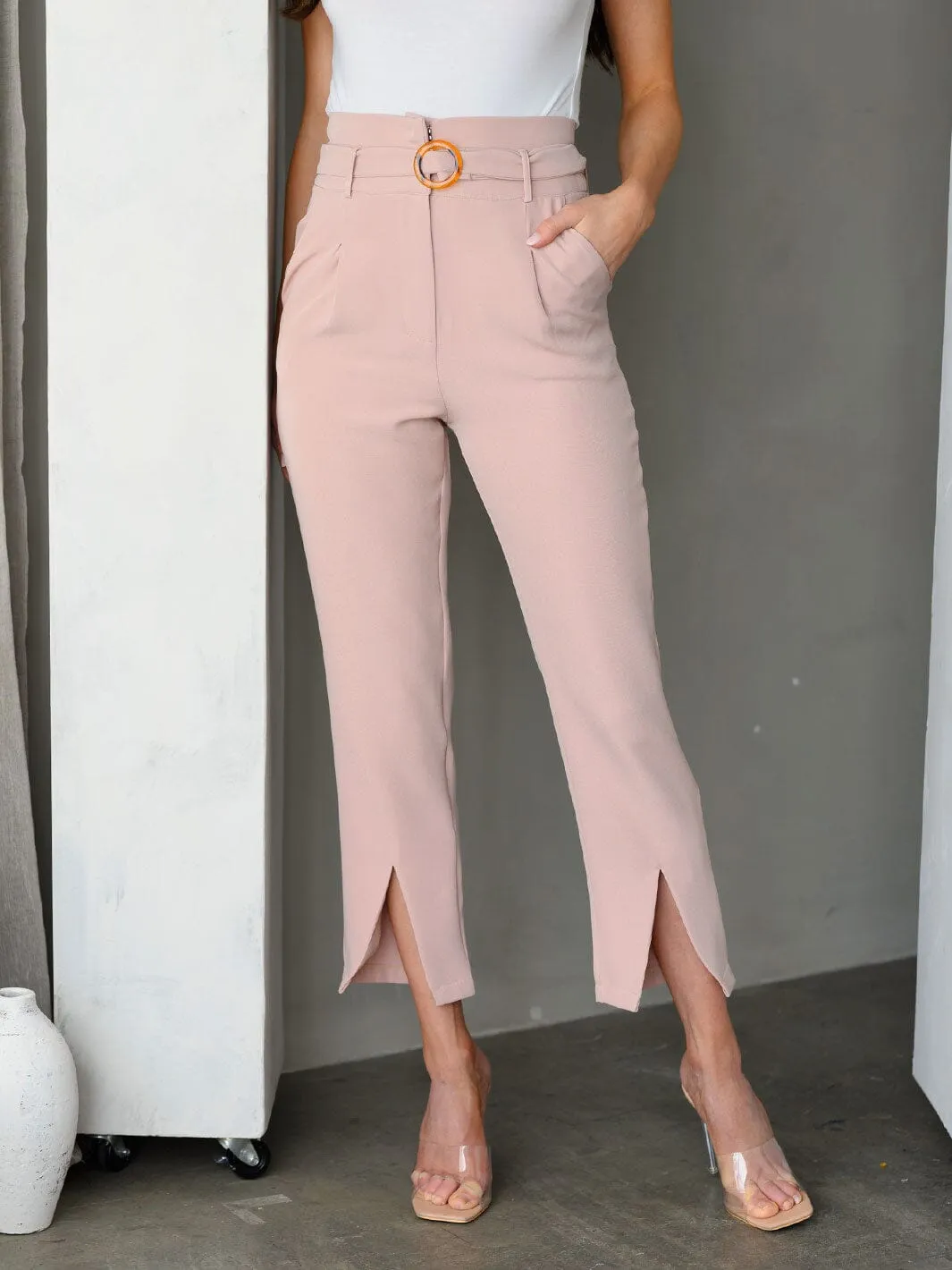 WOMEN'S BELTED POCKETS CROP LEG PANTS