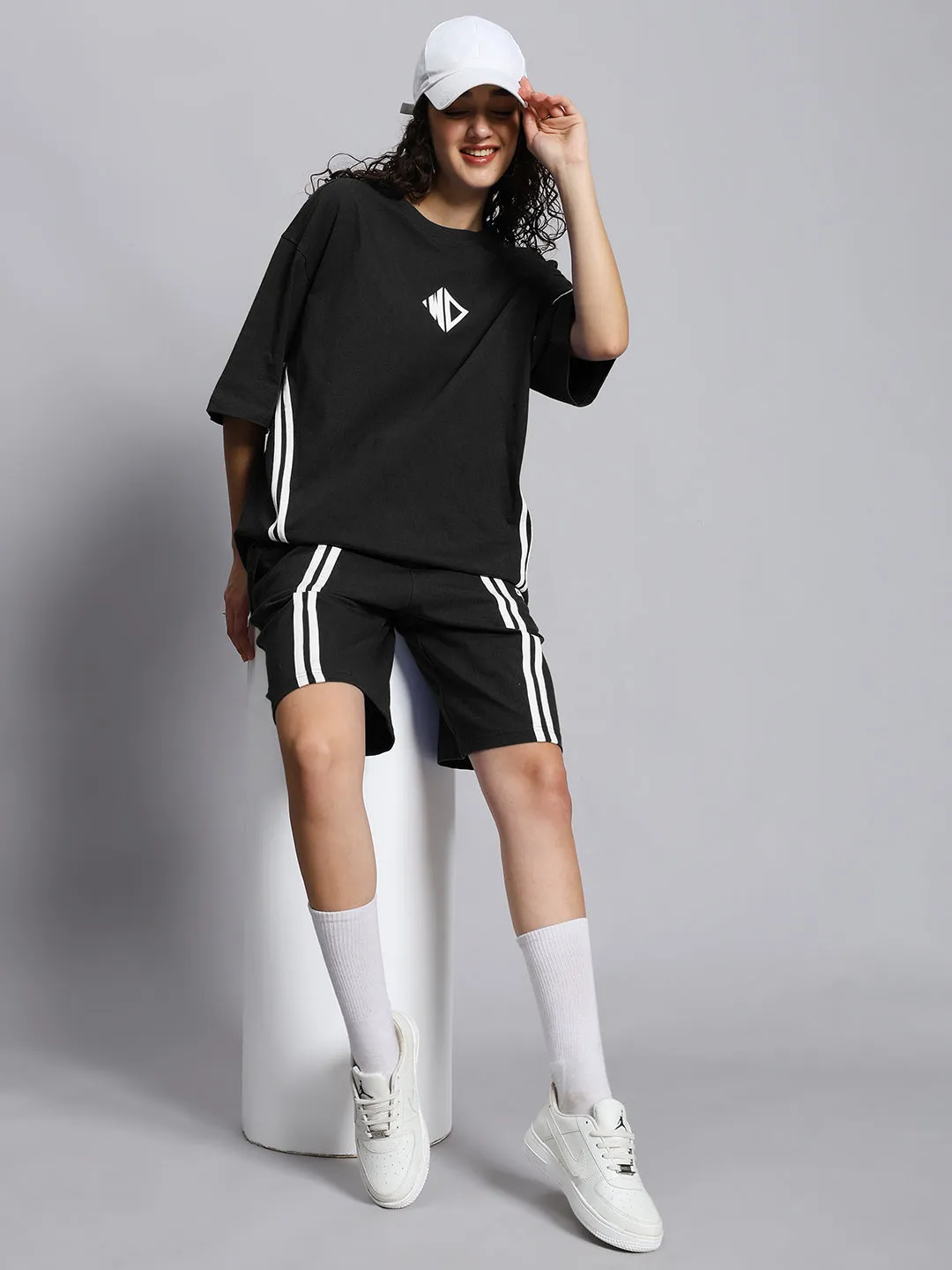 WOMEN'S OUTLOOK OVER-SIZED T-SHIRT (BLACK)
