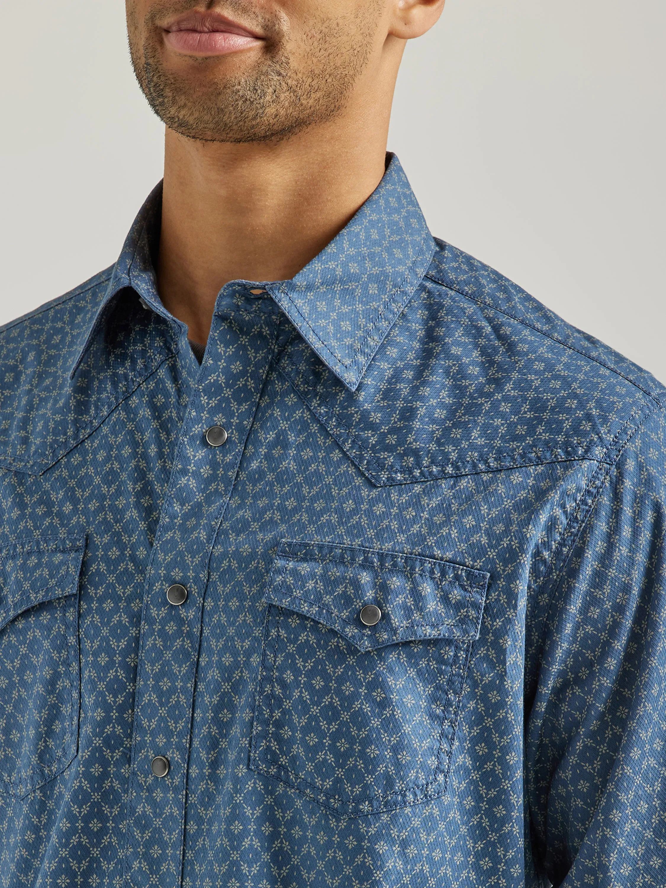 Wrangler Men's Retro Premium Modern Fit Snap Shirt